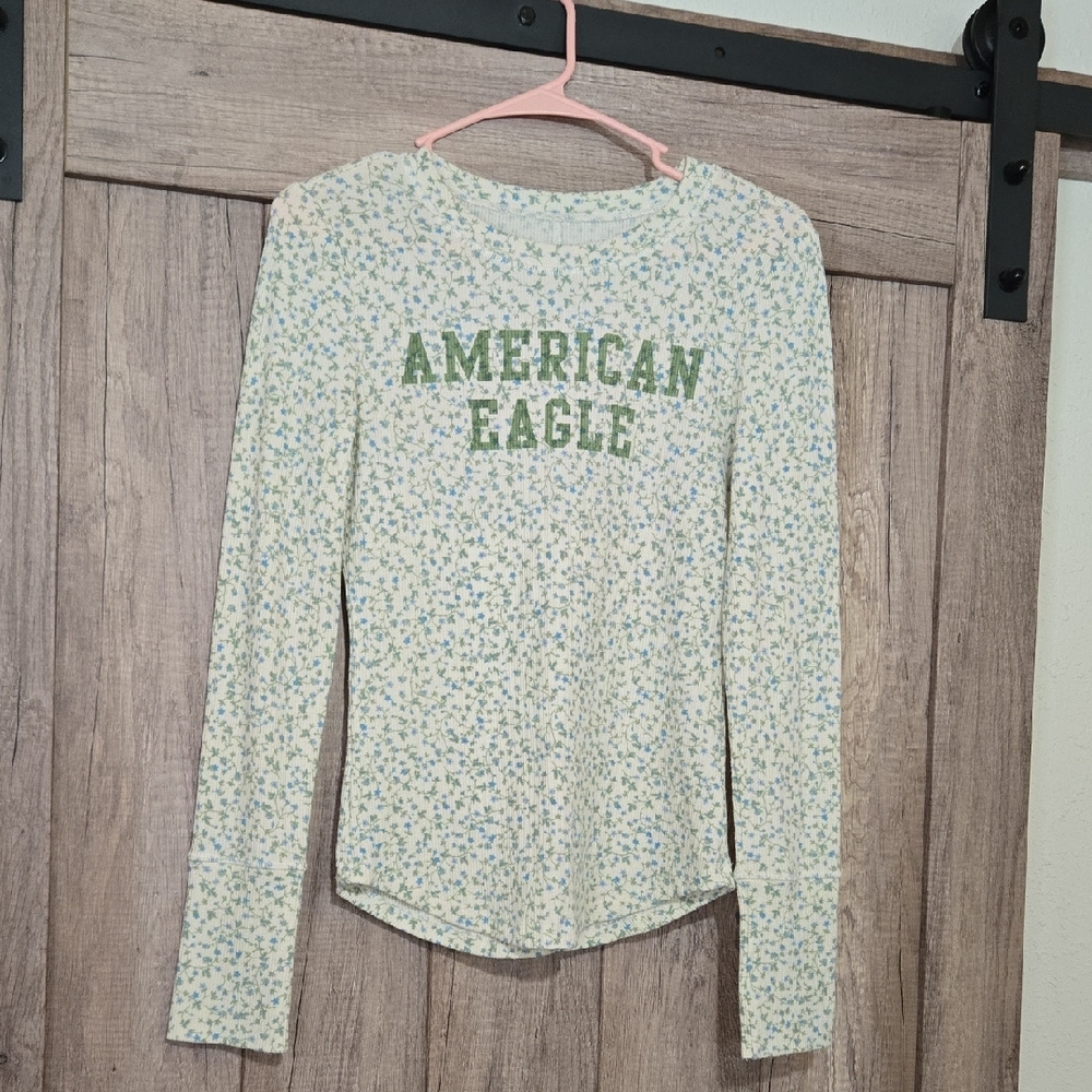 Pre-loved American Eagle Graphic Thermal Size Medium